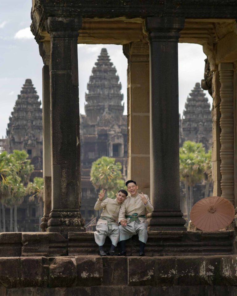 Angkor Wat Photographer photoshoot with traditional dress