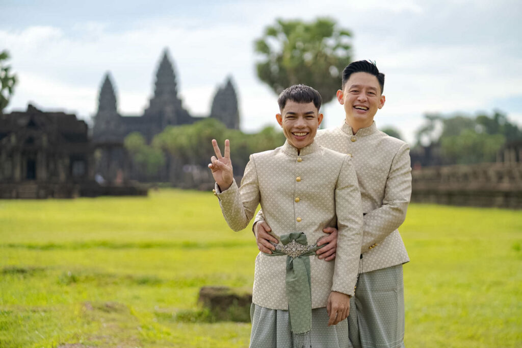 angkor-wat-photoshoot with traditional cambodian outfit