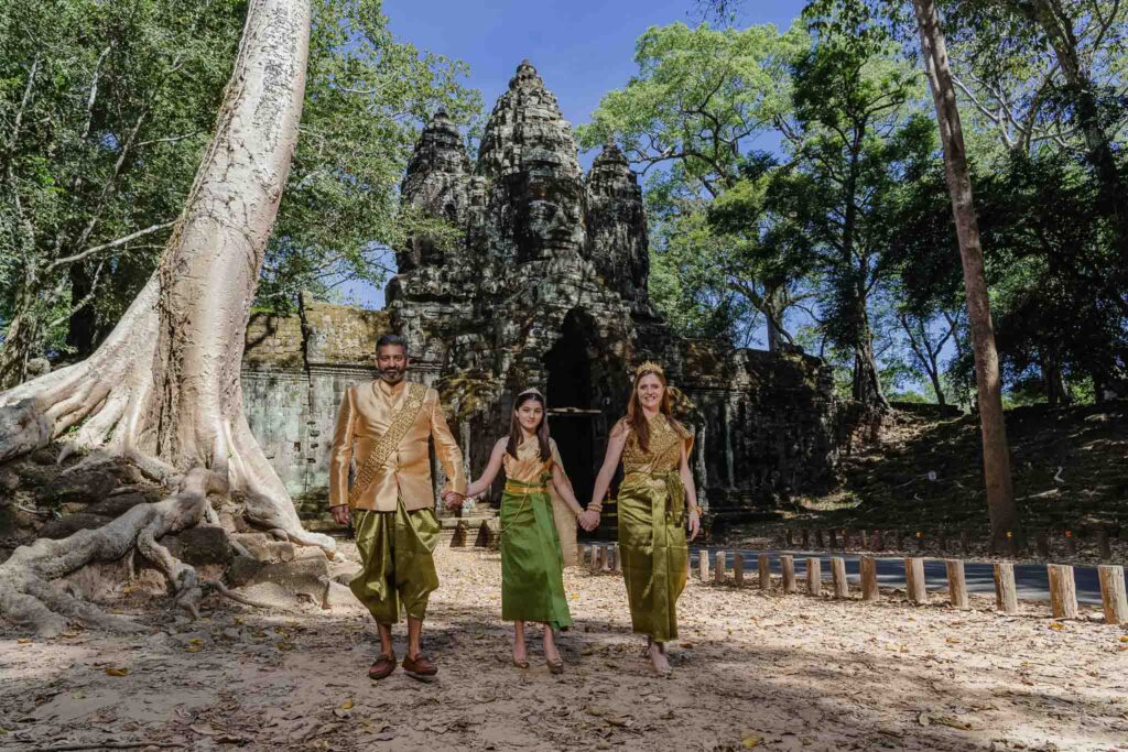 angkor wat photographer photoshoot with traditional khmer clothes