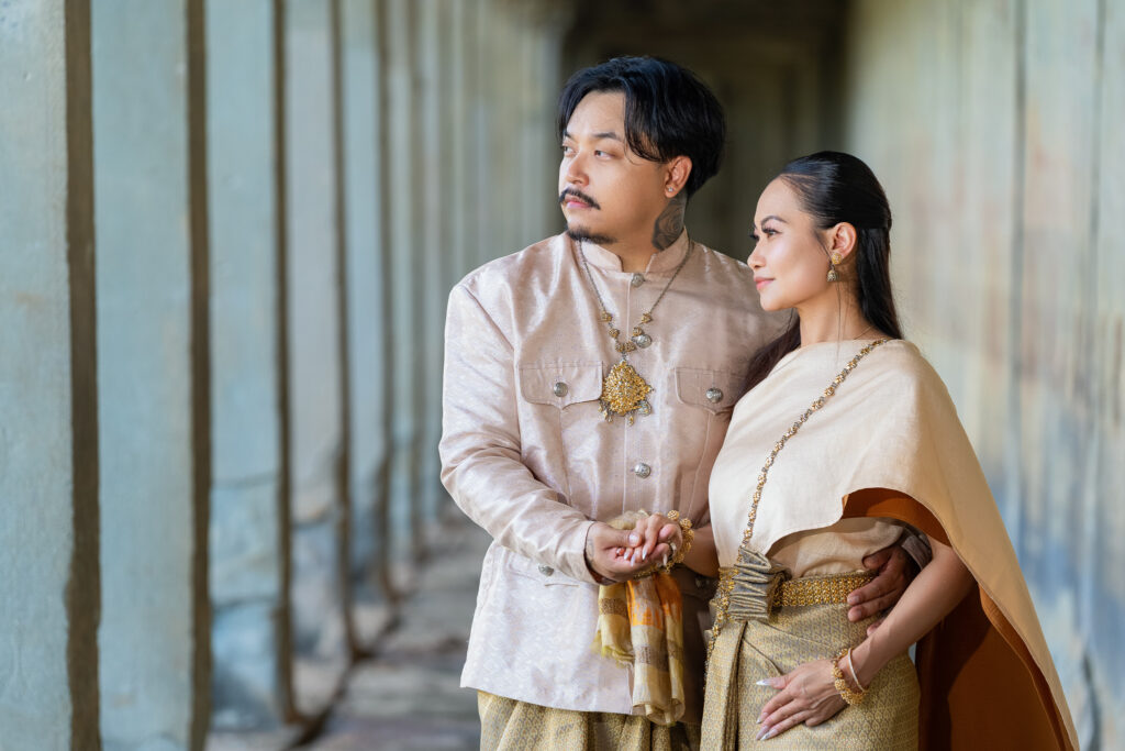 tradional cambodian clothes couples photoshoot with angkor wat photographer at angkor wat