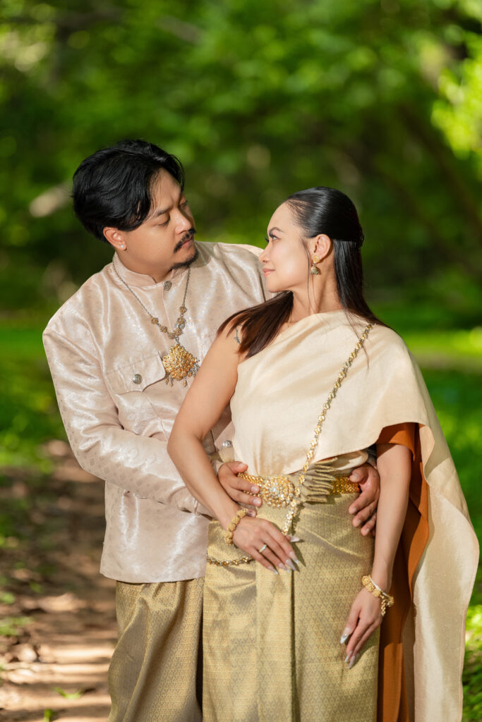 tradional cambodian clothes couples photoshoot with angkor wat photographer at angkor wat 12