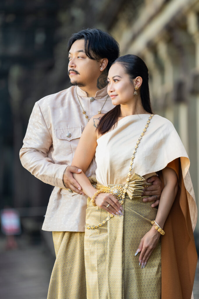 tradional cambodian clothes couples photoshoot with angkor wat photographer at angkor wat 4